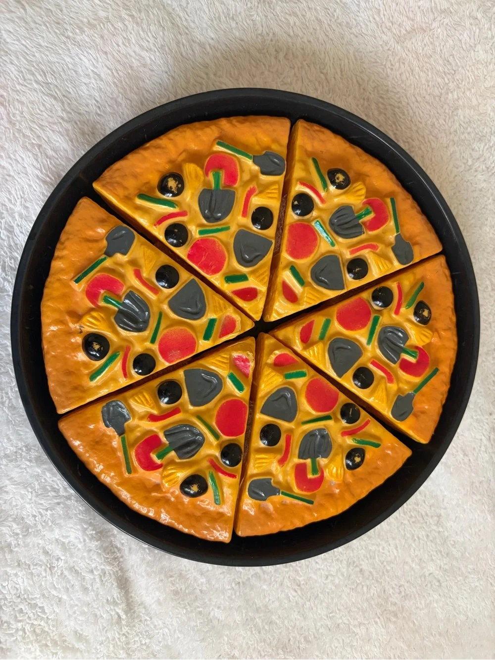 Plastic pretend play pizza